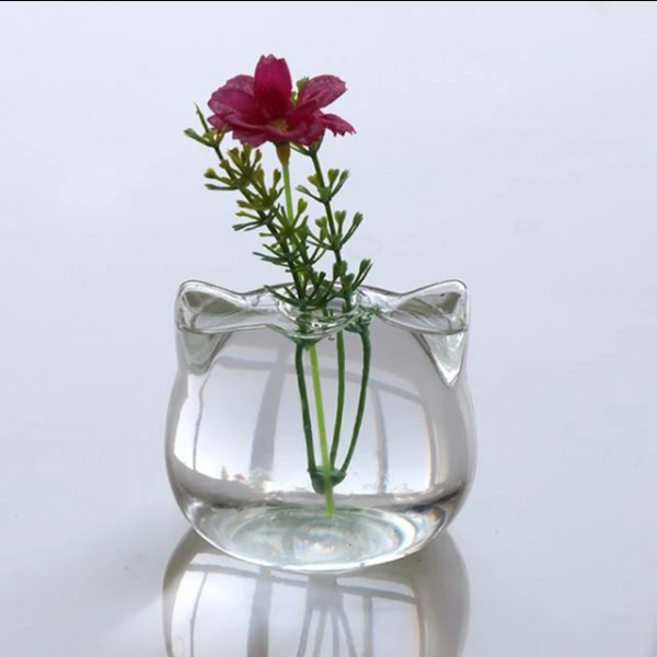 Glass vase in the shape of a cat, diameter 7 cm, height 6 cm